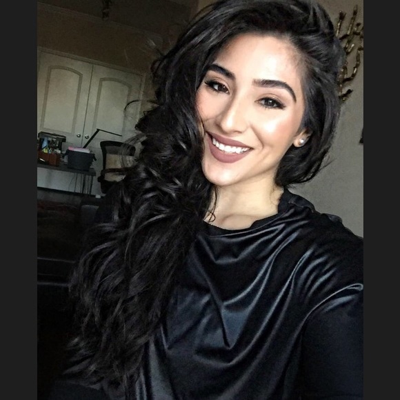 Meet your Posher, Kat - Picture 2 of 2